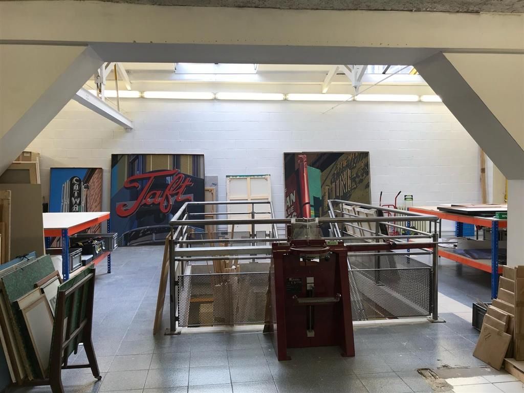 Location entrepôts 244 m² non divisibles