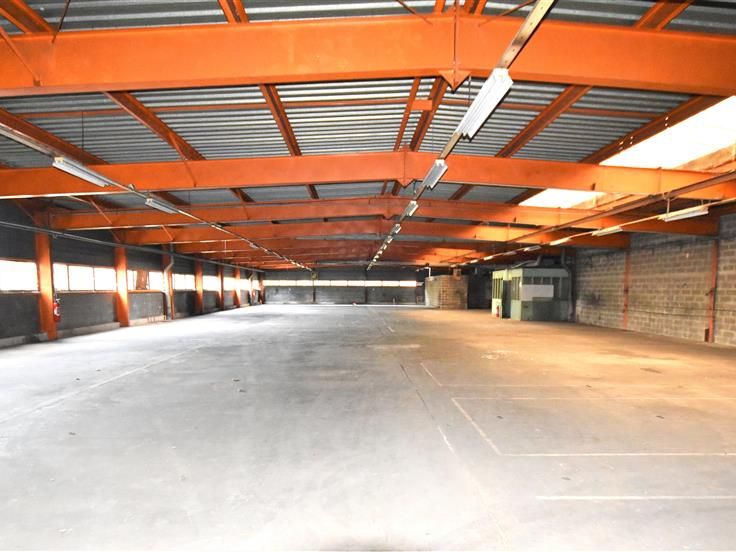Location entrepôts 7873 m² divisibles à partir de 300 m²