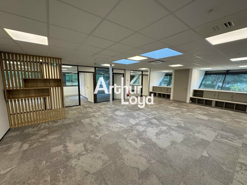 Location bureaux 1615.75 m² divisibles à partir de 428.57 m²