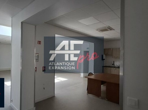Location local commercial 251 m² non divisibles