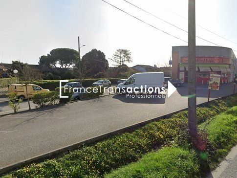 A LOUER LOCAL COMMERCIAL 100 m² ANGLE DE RUE GRENADE