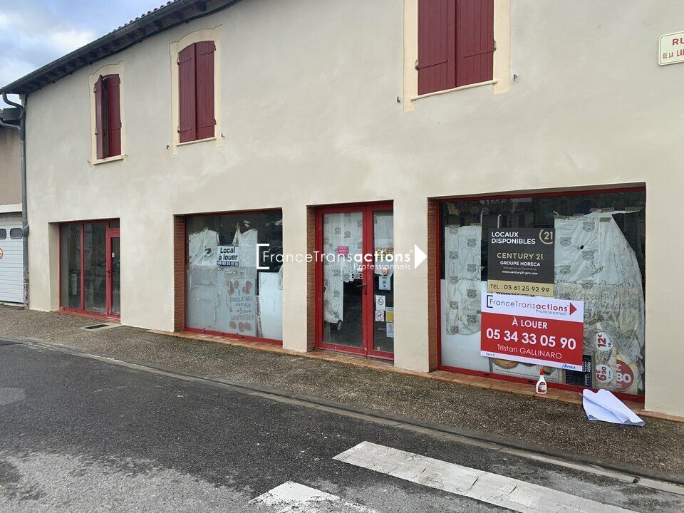 Location local commercial 140 m² divisibles à partir de 54 m²