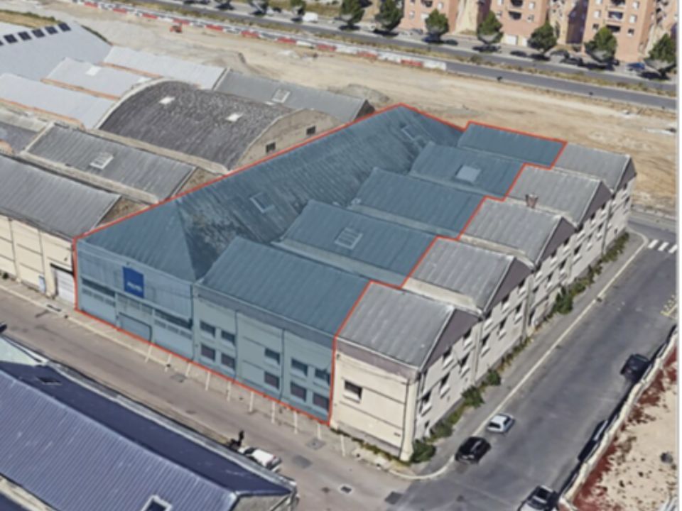 Vente local d''activites 2050 m² non divisibles