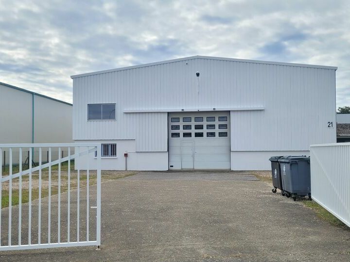 Location local d''activites 860 m² non divisibles