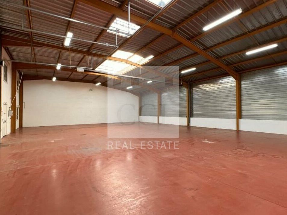 Location local d''activites 744 m² non divisibles