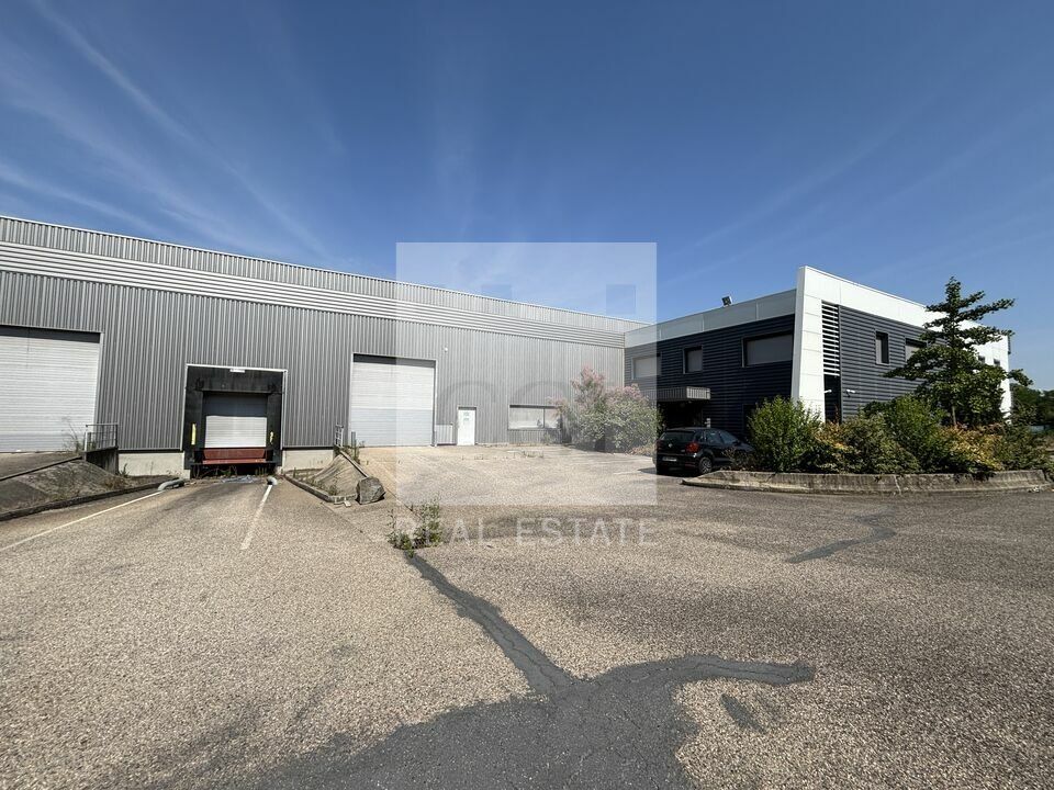 À LOUER – BÂTIMENT D'ACTIVITÉS INDÉPENDANT AVEC BUREAUX – ST-PRIEST