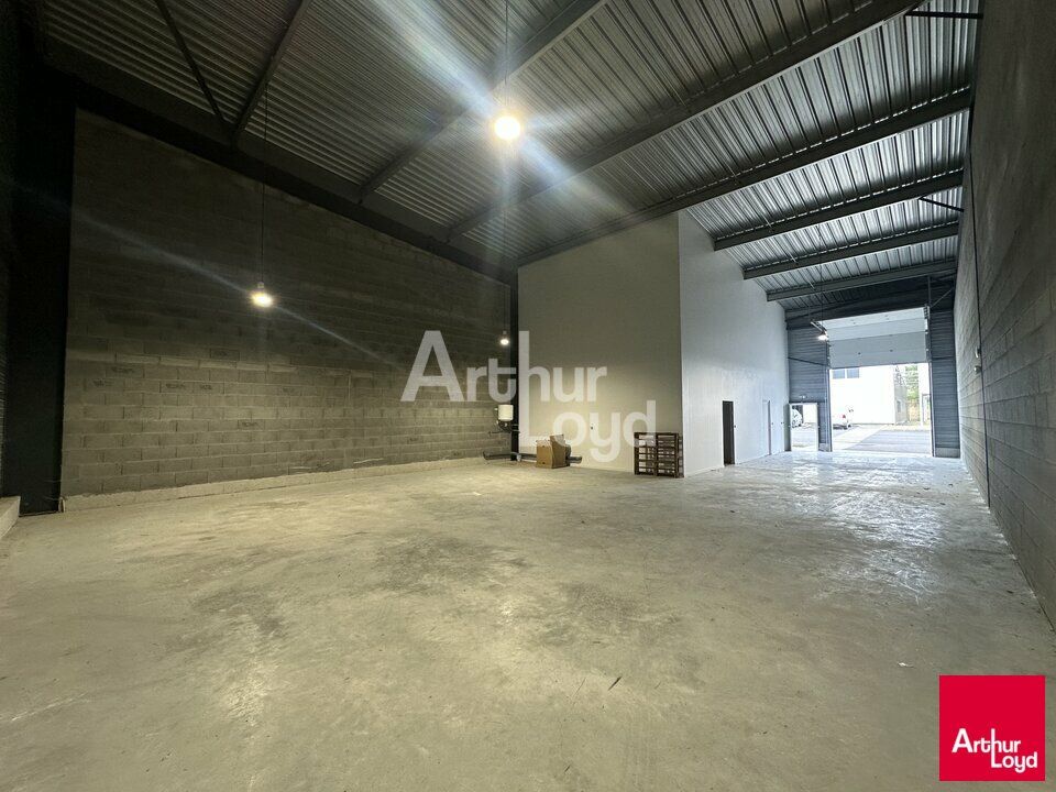 LIFFRE - LOCAL D'ACTIVITE NEUF A LOUER - 300 M²
