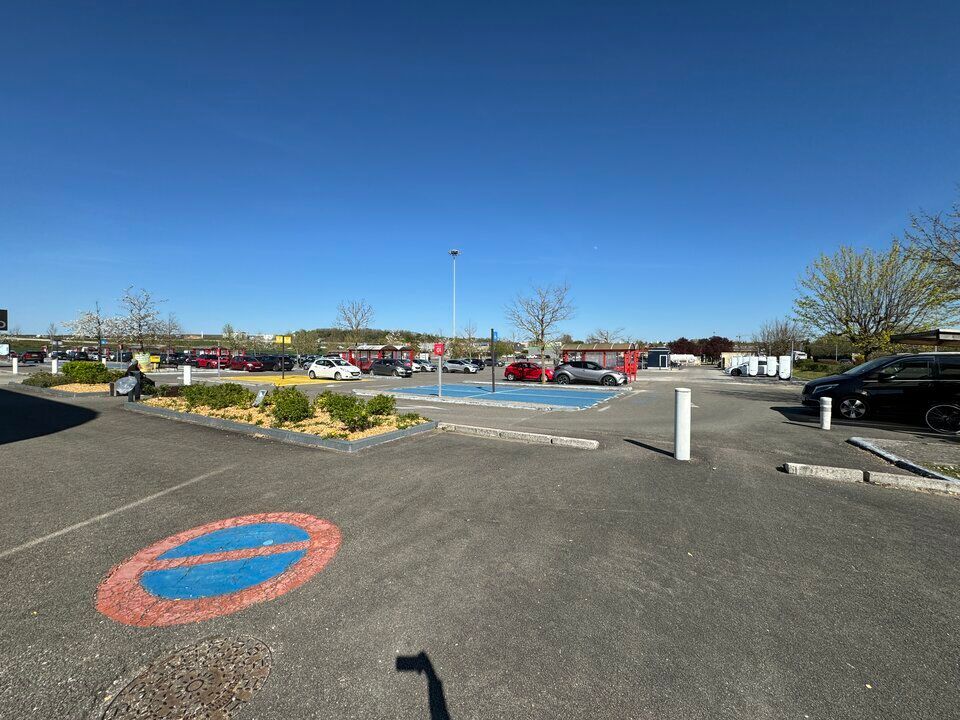 Location local commercial - 156 m²