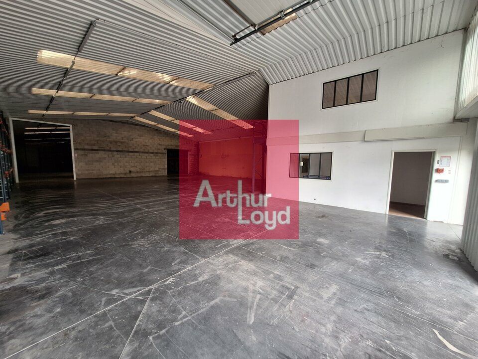 Vente local d''activites 1000 m² non divisibles