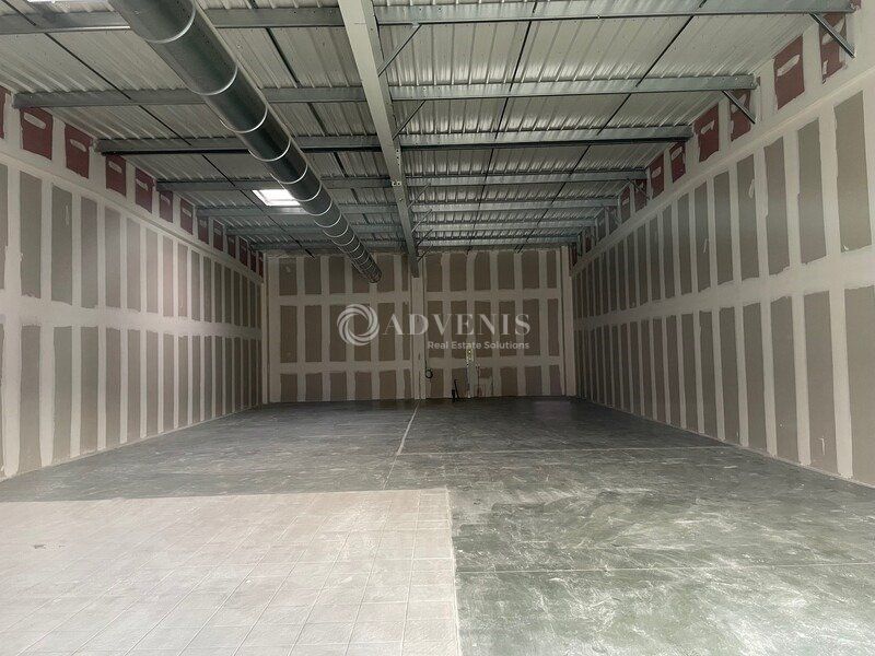 A LOUER - LOCAUX COMMERCIAUX 290 m²