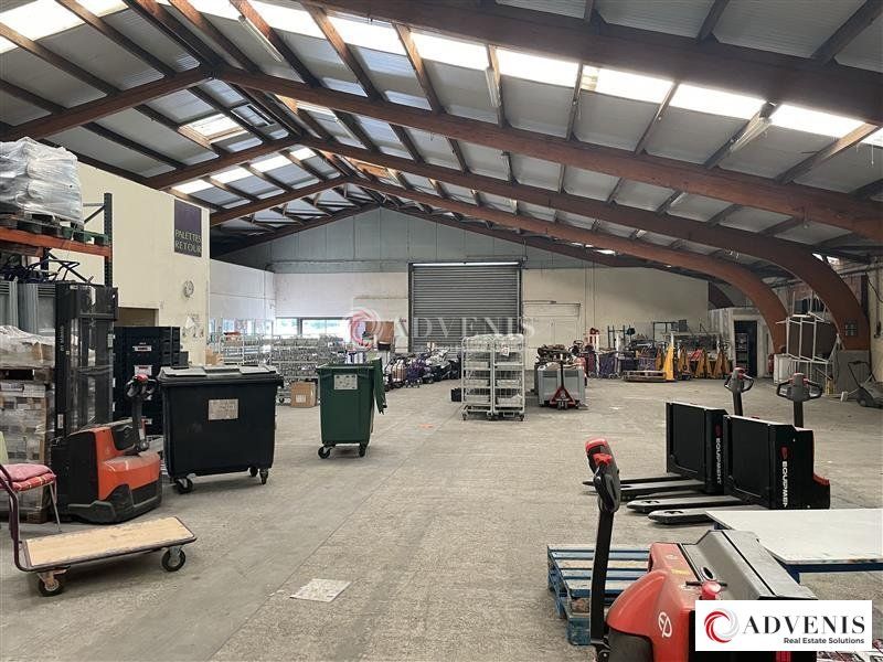 Location local d''activites 885 m² non divisibles