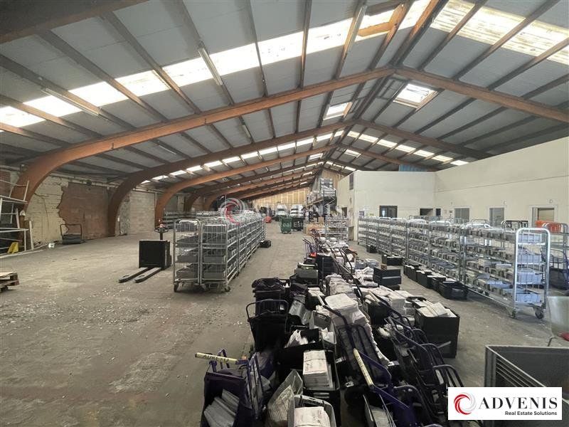 A LOUER - BATIMENT D'ACTIVITE DE 885 M² - PROCHE ROCADE