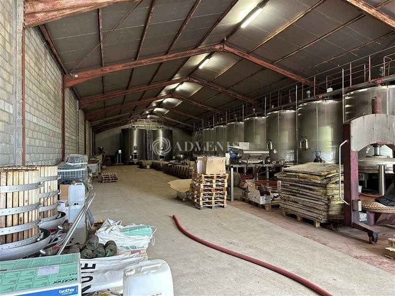 A LOUER 1800 M² DIVISIBLES A PARTIR DE 900 M²