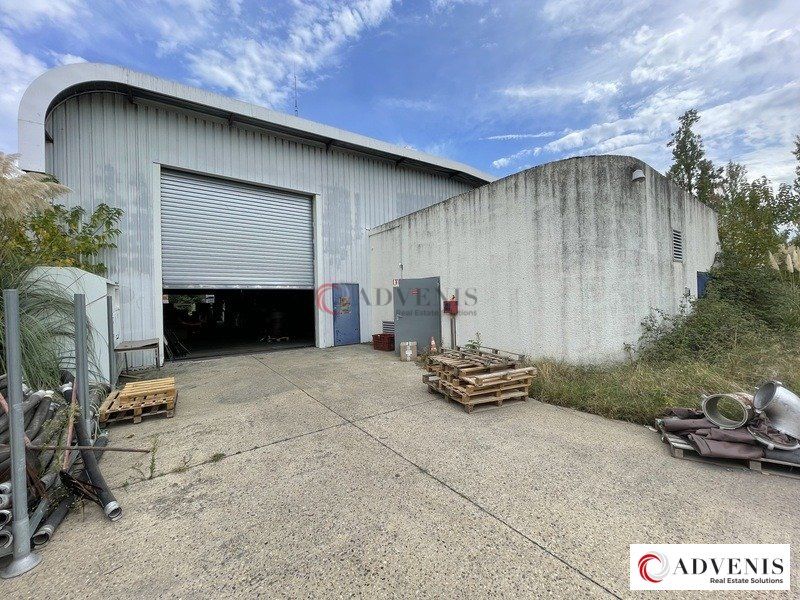 Location local d''activites 2200 m² non divisibles