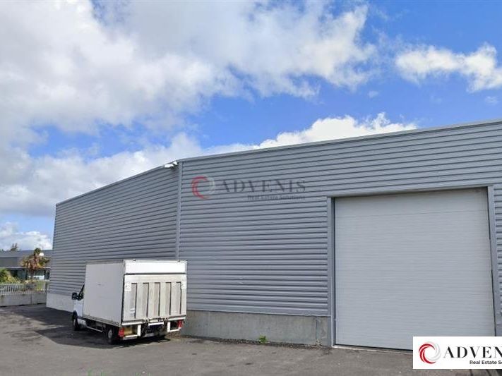 A LOUER - ENTREPOT - 2000 M²