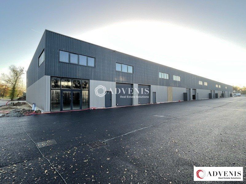 Location local d''activites 7662 m² divisibles à partir de 213 m²