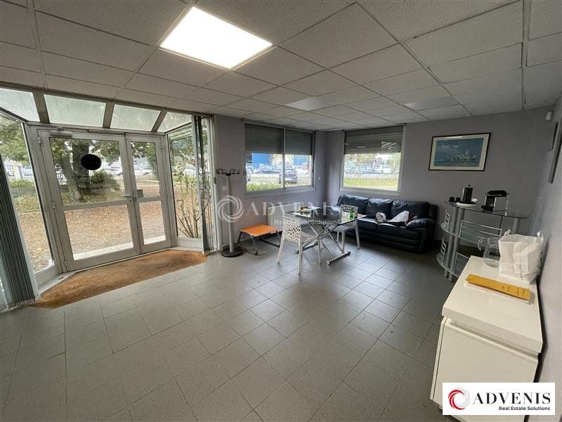 A VENDRE - BATIMENT INDEPENDANT DE 850 M² SUR UNE PARCELLE DE 3657 M²
