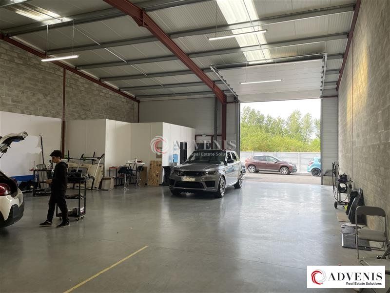 Location local d''activites 630 m² divisibles à partir de 210 m²