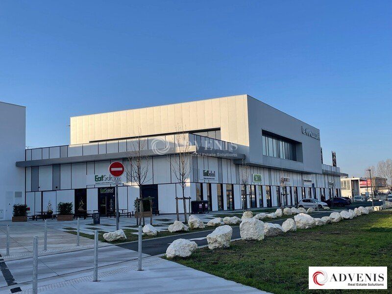 Location local commercial 651 m² non divisibles