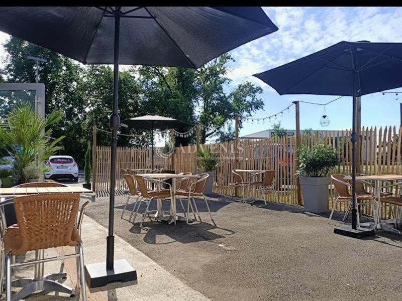 Location local commercial 140 m² non divisibles