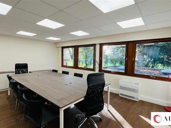 Location bureaux 392 m² divisibles à partir de 197 m²