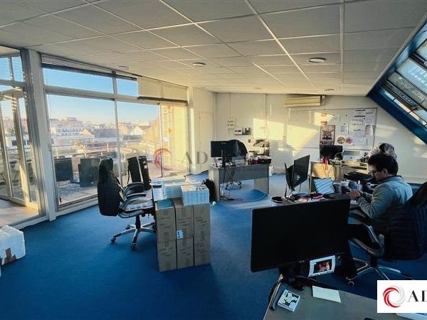 A LOUER - BUREAUX - 97 M²