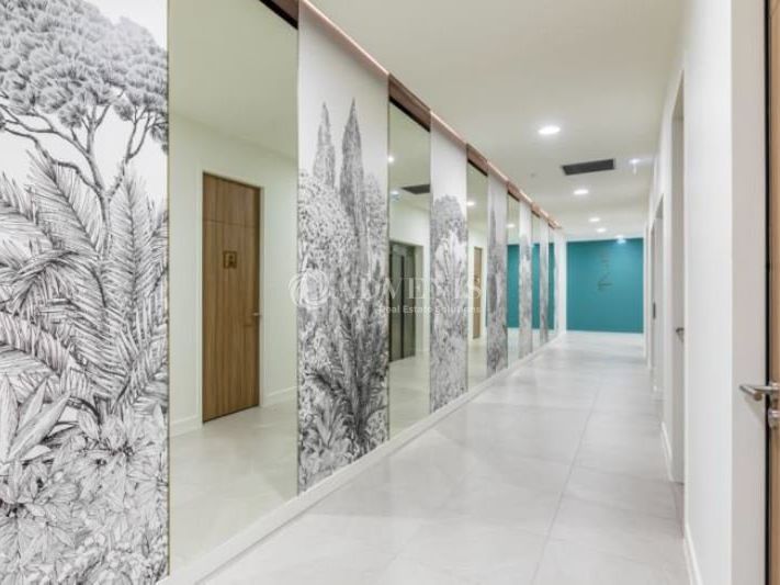 A LOUER- BUREAUX - 307 M²