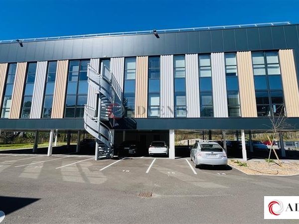 A VENDRE - BUREAUX - 66 M²