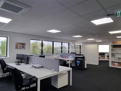 BUREAU 160 M² EN R+1 CLE EN MAIN !