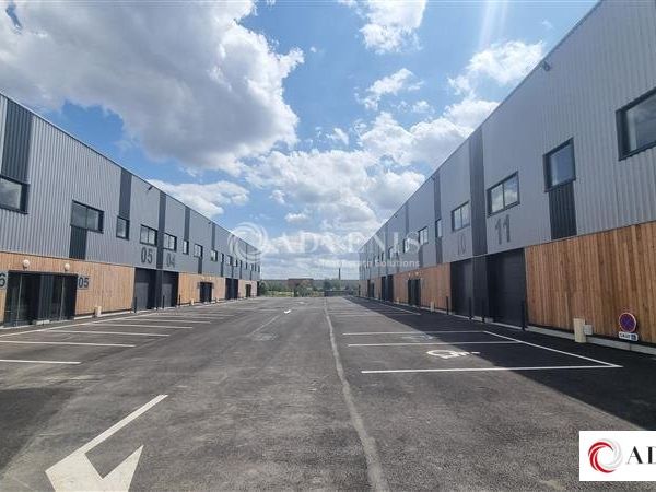 Location local d''activites 5063 m² divisibles à partir de 197 m²