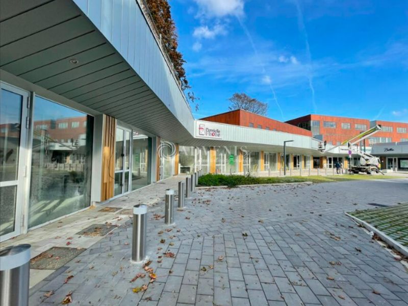 A LOUER | CELLULES DE COMMERCE VILLA DE LAHAUTE BORNE  - MATCH