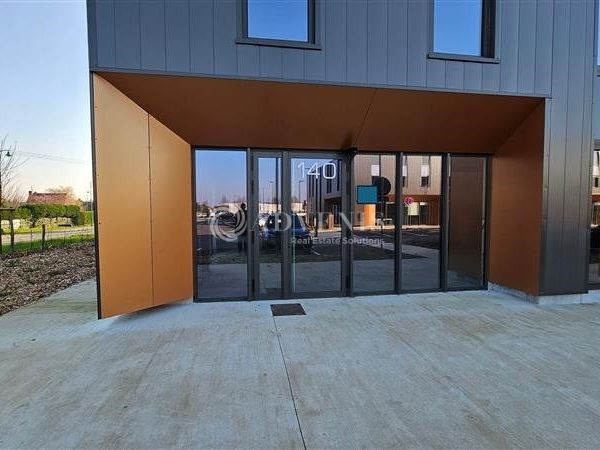 BUREAUX / SHOWROOM / BUREAUX DE 234 M² - BELLE VISIBILITE !