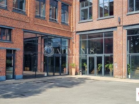 Location local commercial 1300 m² divisibles à partir de 321 m²