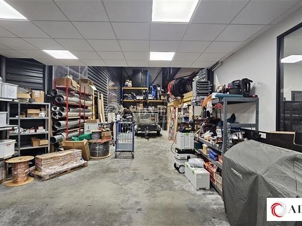 Location entrepot 350 m² non divisibles