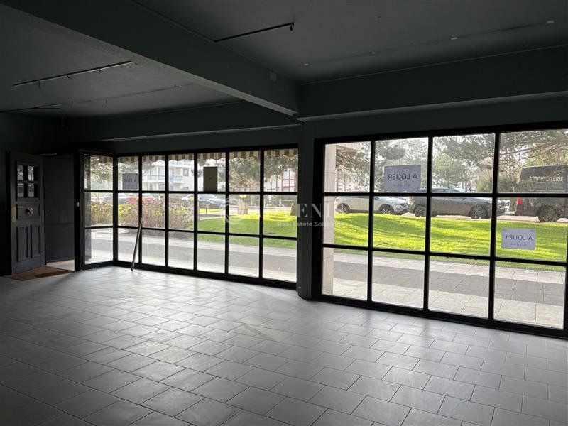 CELLULE COMMERCIALE DE 148 M²