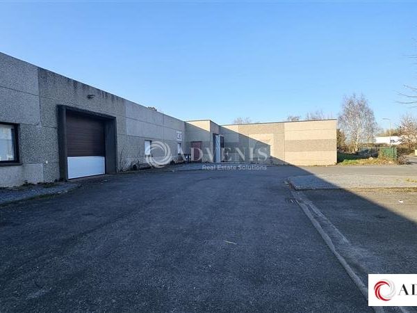 Location entrepot 2013 m² non divisibles