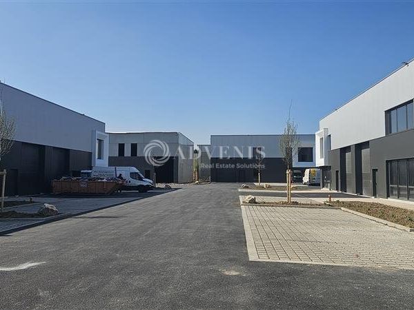 À LOUER ENTREPÔT 'LES ATELIERS'  A PARTIR DE 341 M²