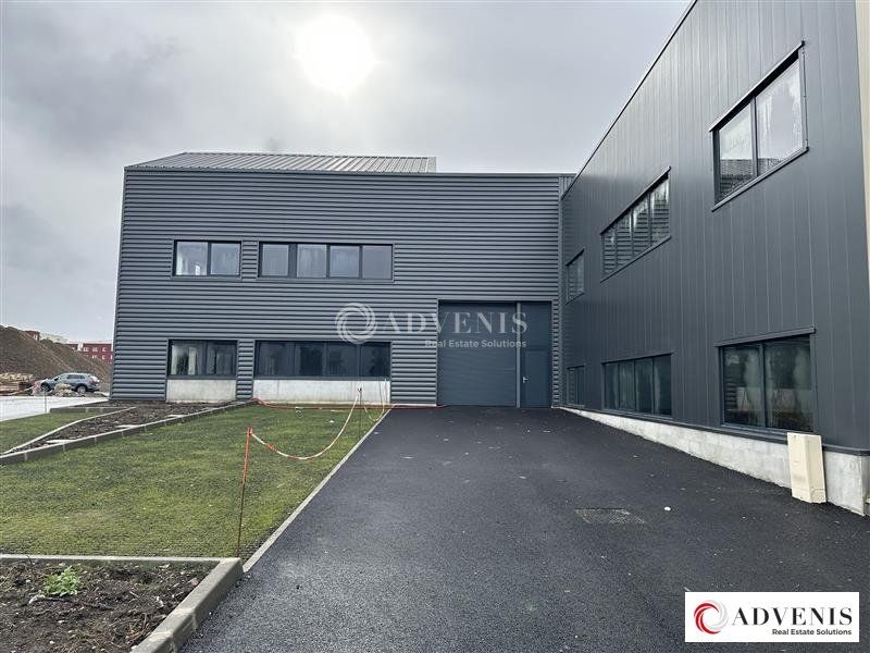 Location local d''activites 7596 m² divisibles à partir de 358 m²