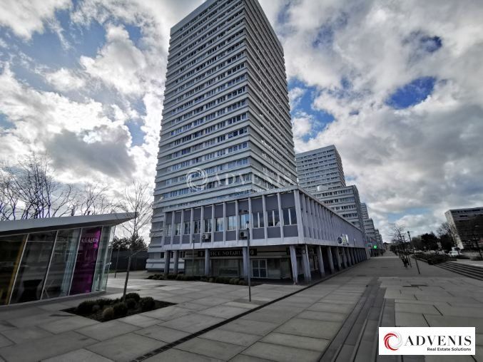 Location local commercial 1843 m² divisibles à partir de 872 m²