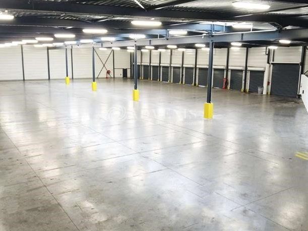 ENTREPÔT LOGISTIQUE DE 2500 M² AVEC 10 QUAIS