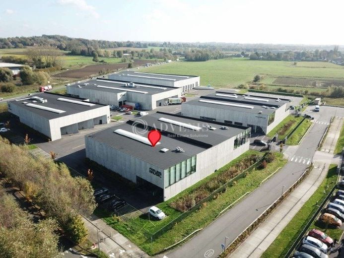 ENTREPOT DE 797 M² AVEC BUREAUX