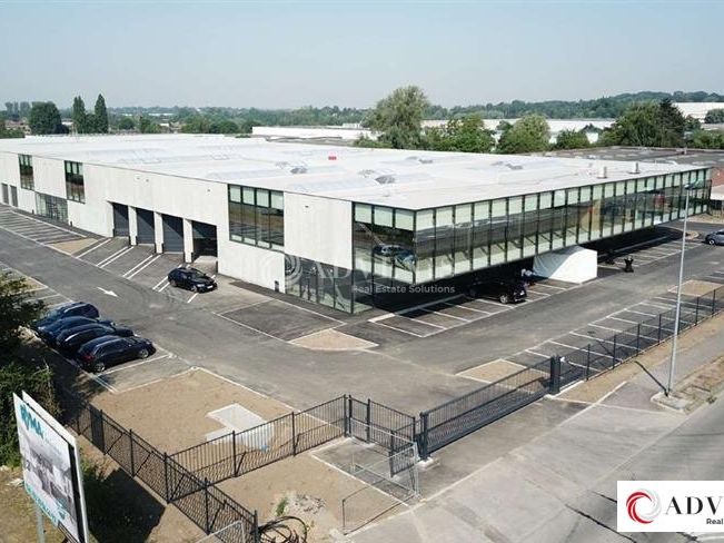 Location entrepot 947 m² divisibles à partir de 420 m²