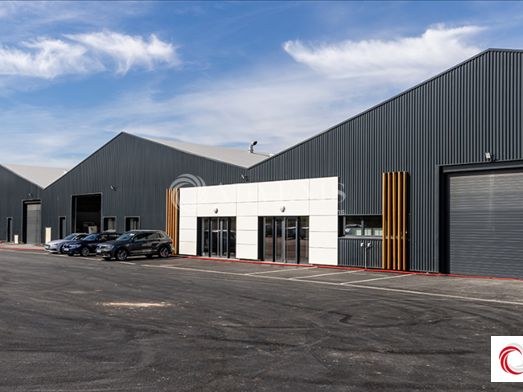 Location entrepot 1850 m² non divisibles