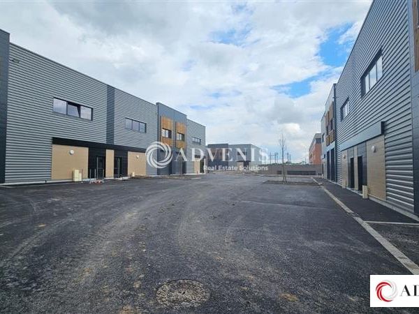 Location local d''activites 8570 m² divisibles à partir de 218 m²