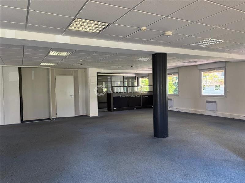PLATEAU DE BUREAU DE 293 M² EN RDC AVEC PARKING