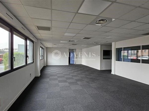 RDC DE 344 M² - CLIMATISE ET 16 STATIONNEMENTS PRIVATIFS