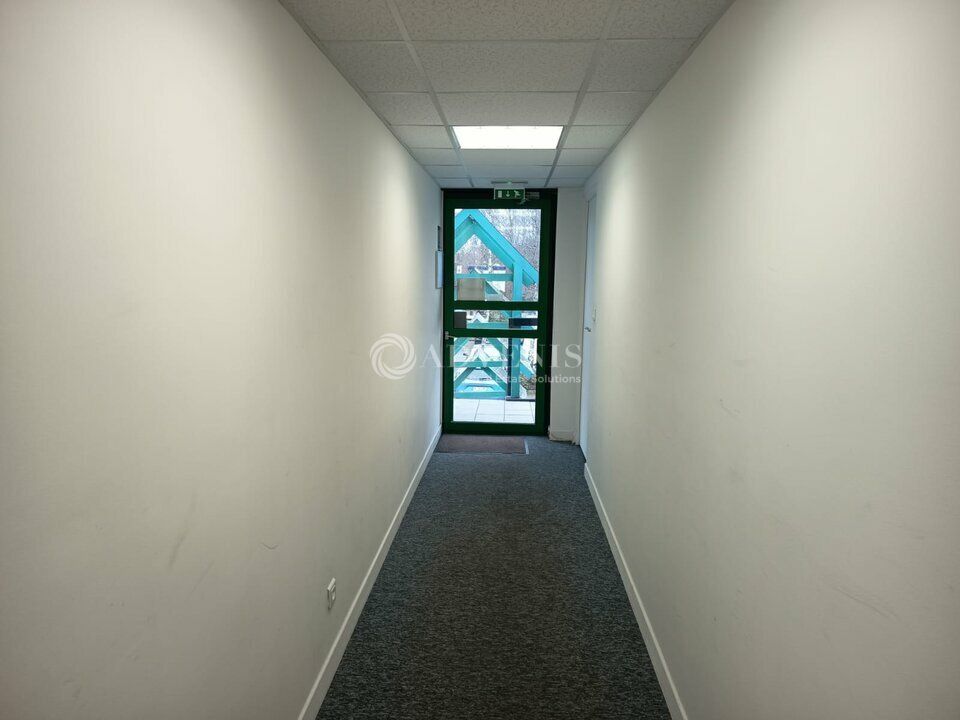 BUREAUX DE 32 ET 61 M²  EN R+1