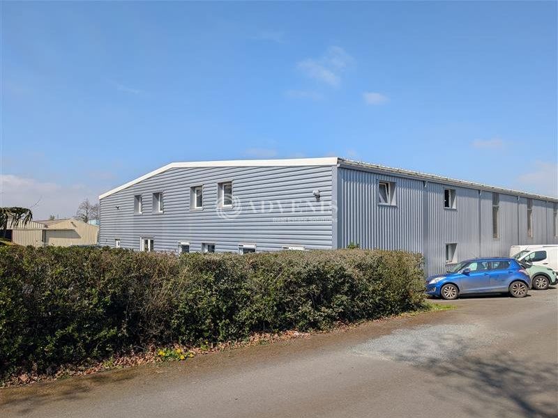 Locaux d'activités à louer - Ateliers isolés, voirie lourde