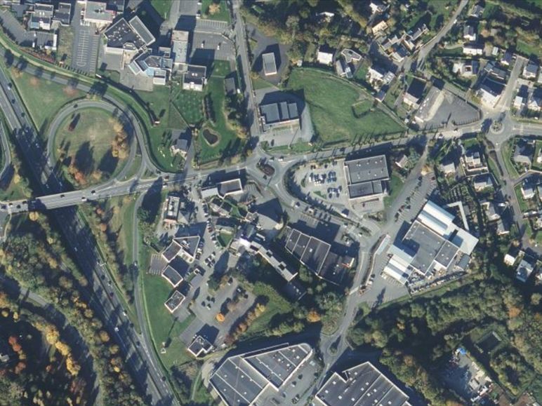 Location local commercial 384 m² non divisibles