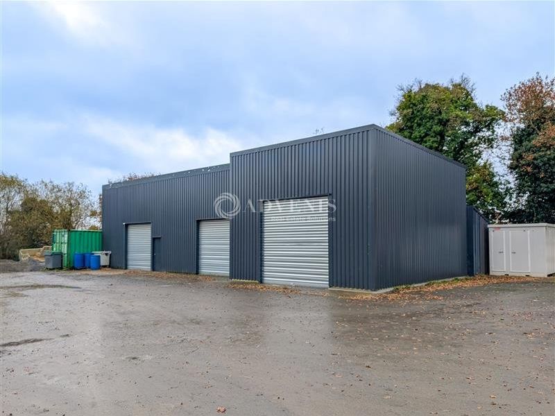 Location local d''activites 323 m² divisibles à partir de 90 m²